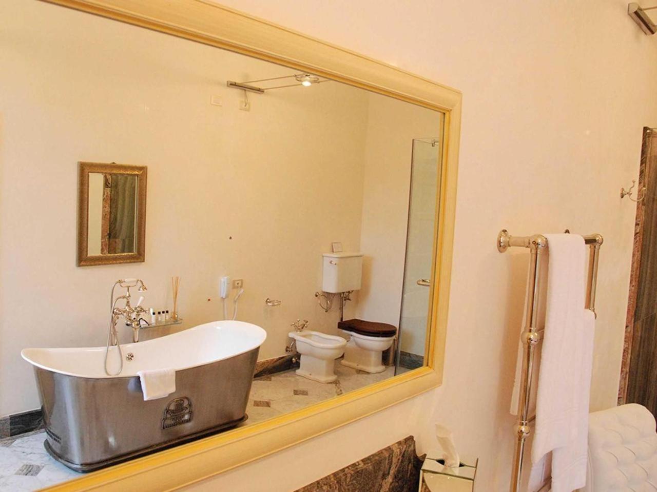 Hotel Villa Casanova ลุคคา ภายนอก รูปภาพ